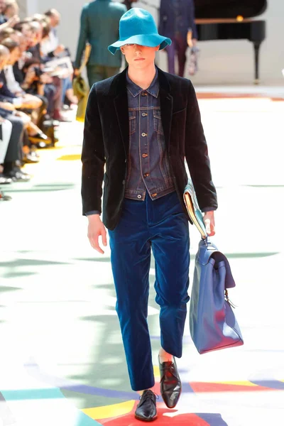 Look 10